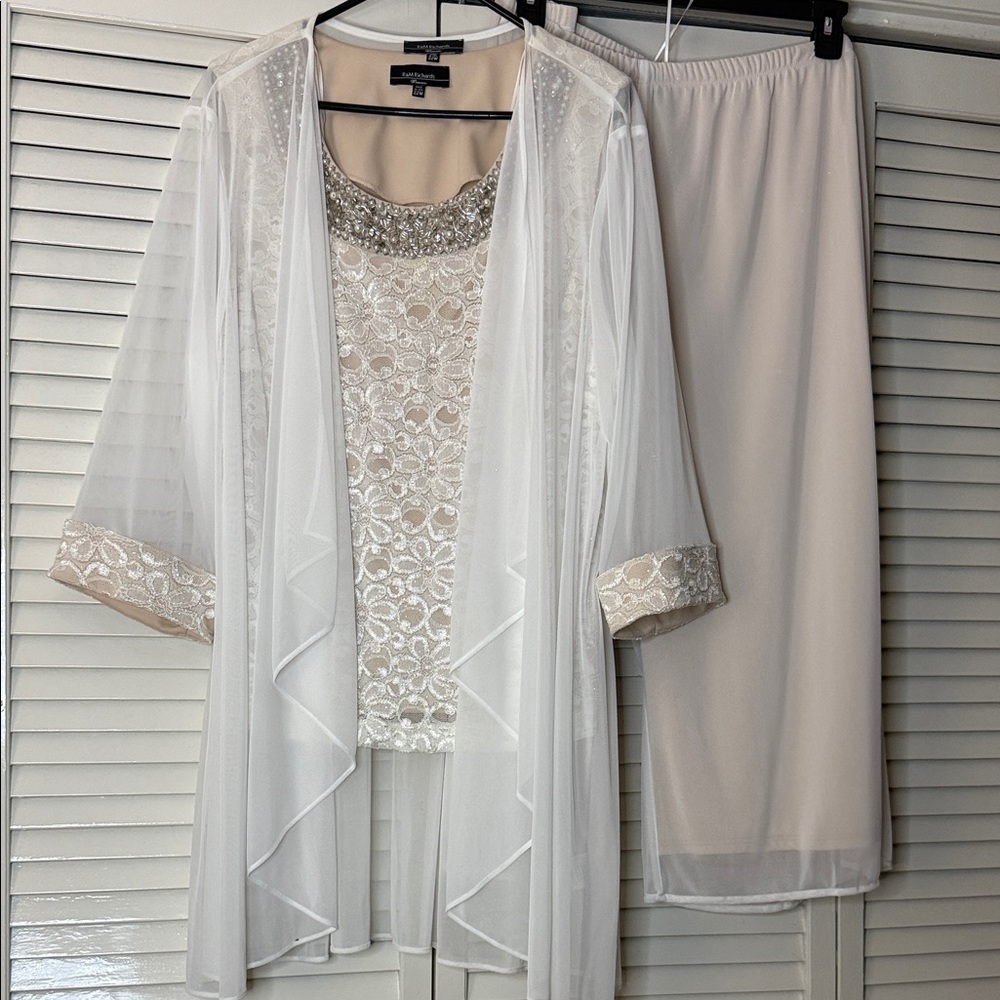 R&M Richards White Lace Robe Set